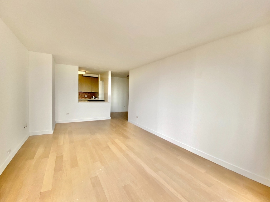 105 Duane Street - Photo 2