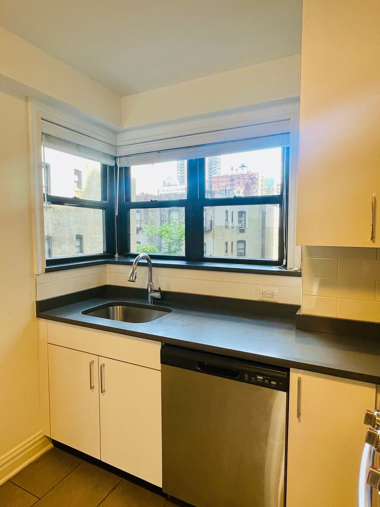 East 89th Street - Photo 1