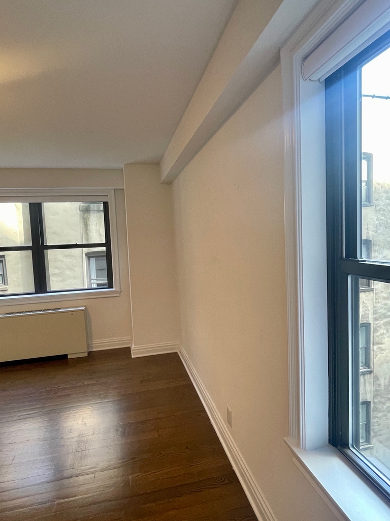 East 89th Street - Photo 13