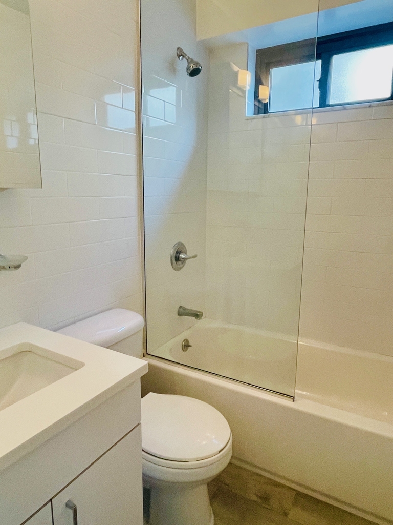East 89th Street - Photo 15