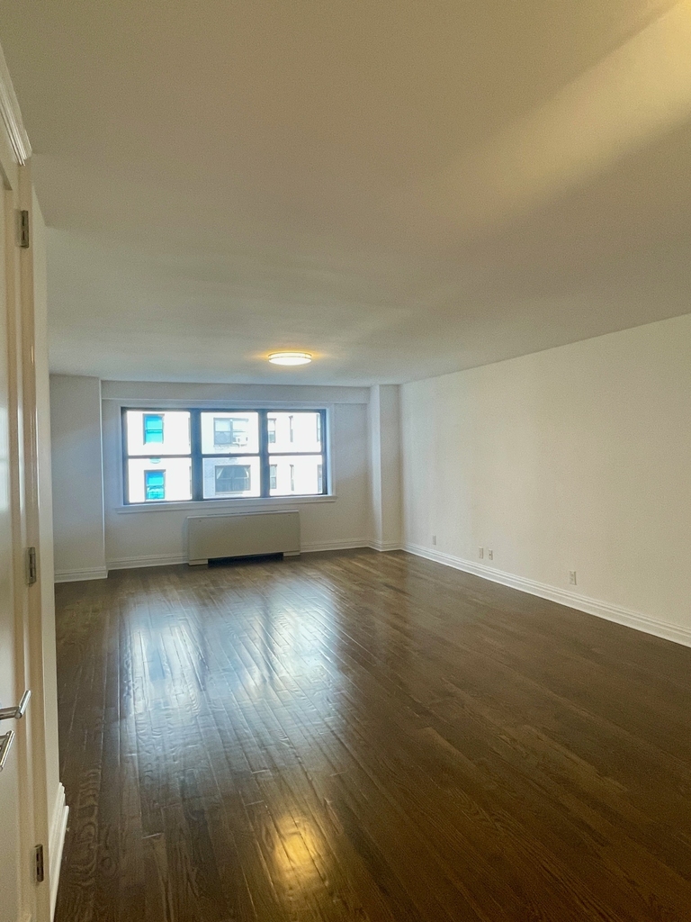 East 89th Street - Photo 5
