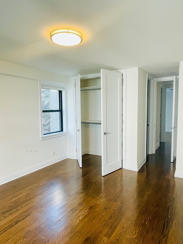 East 89th Street - Photo 11