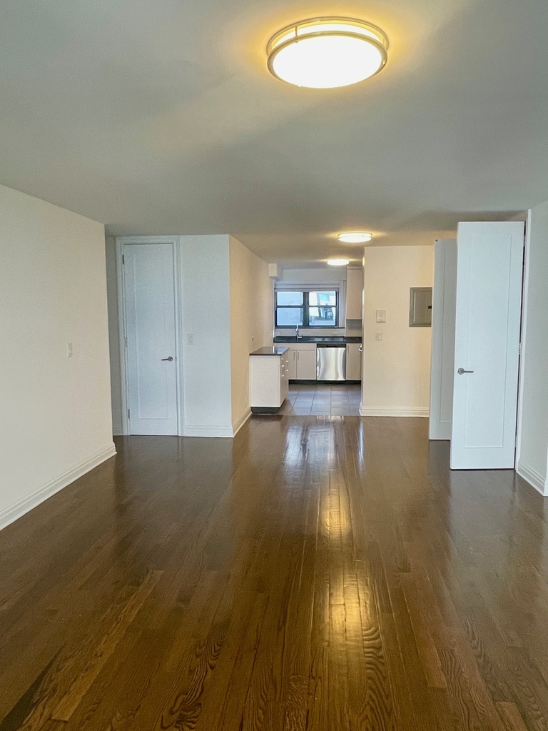 East 89th Street - Photo 3
