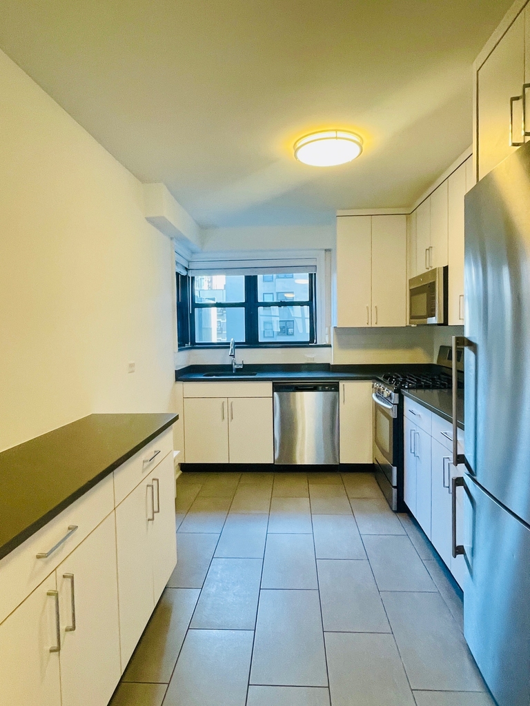 East 89th Street - Photo 0