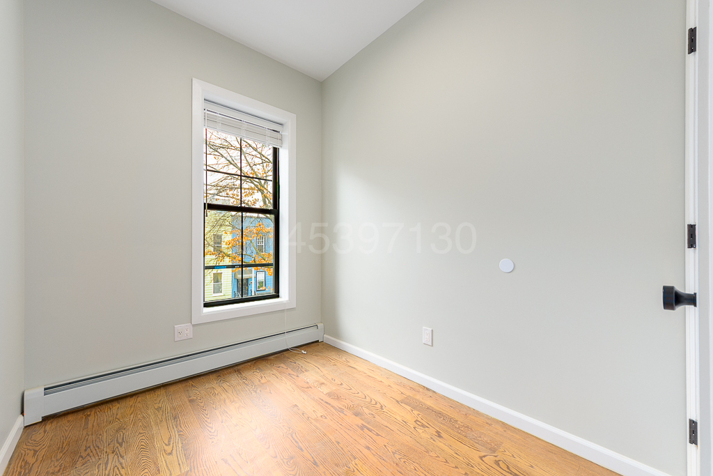 1234 Putnam Avenue - Photo 3