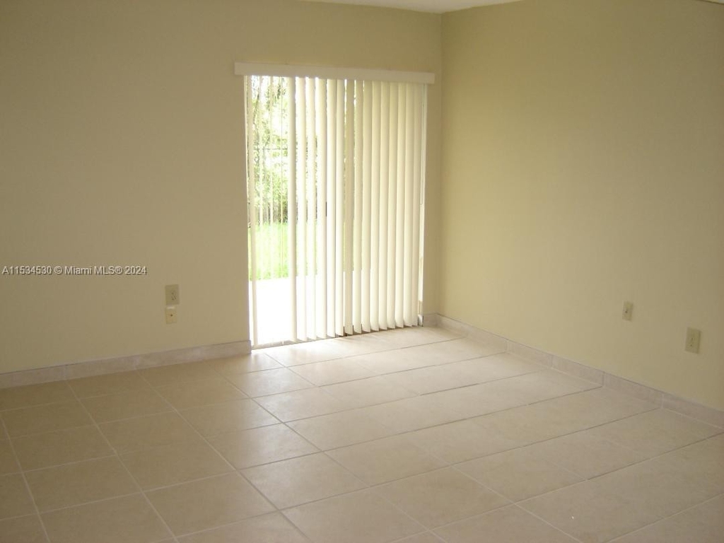 9373 Fontainebleau Blvd - Photo 4