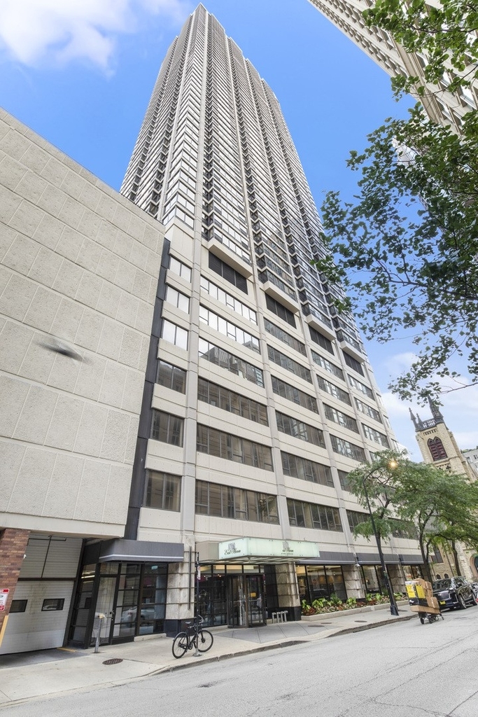 30 E Huron Street - Photo 0