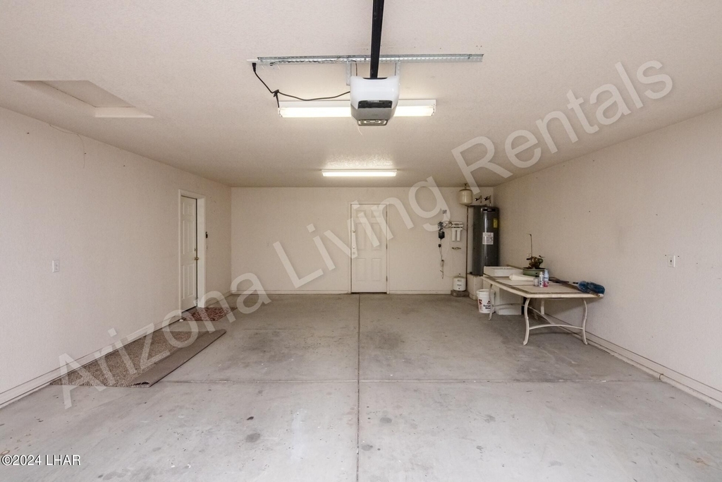 2170 Hillside Dr - Photo 32