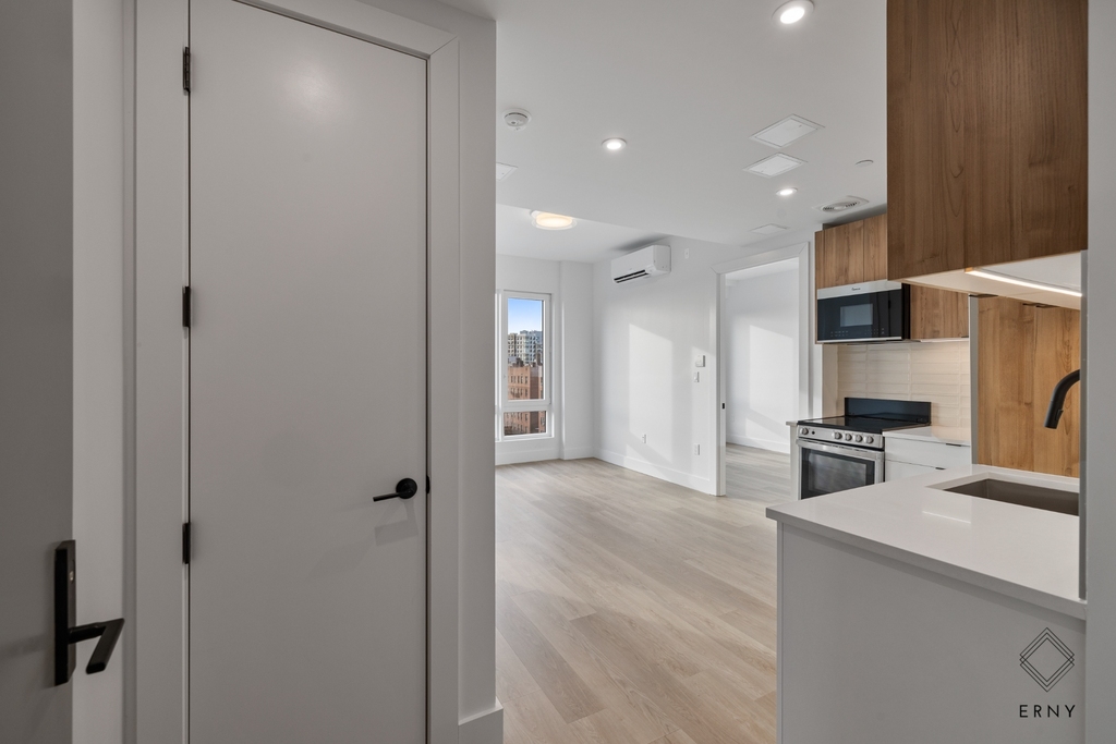 80 Linden Boulevard - Photo 1