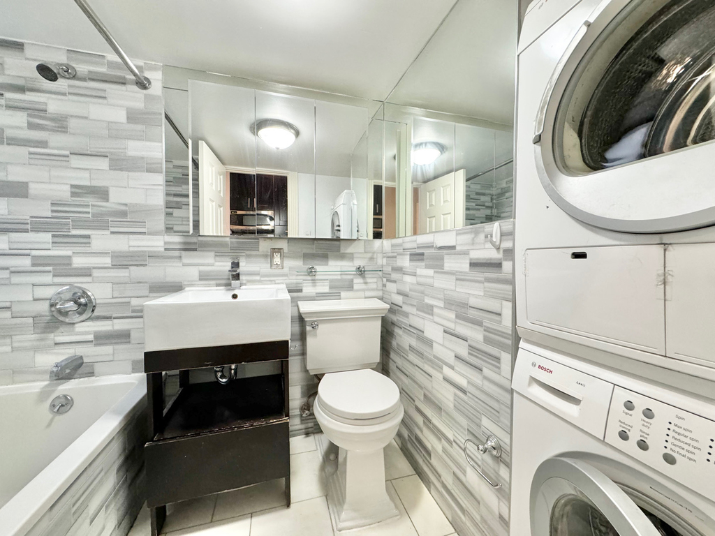 53 Leroy Street - Photo 2