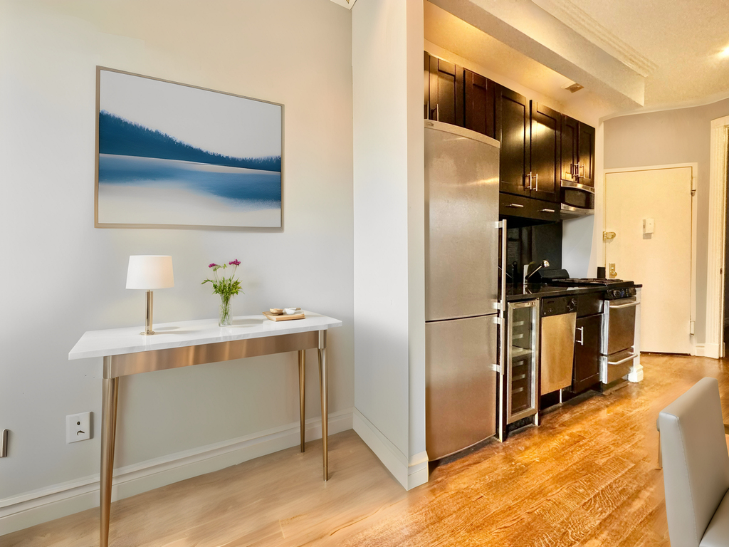 53 Leroy Street - Photo 3