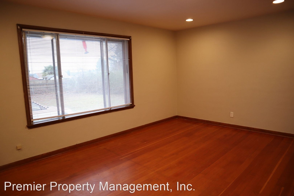 3602 E 13th St. - Photo 3