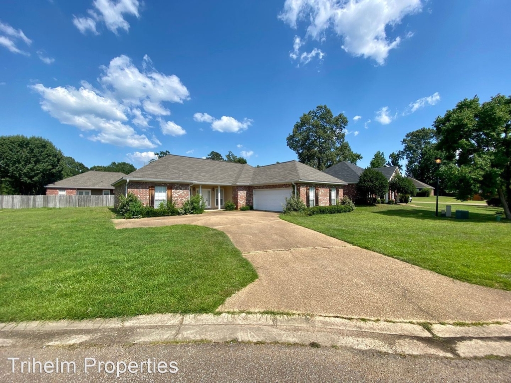 702 Pecan Ct - Photo 0