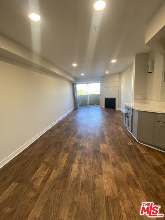 7660 Beverly Blvd - Photo 1