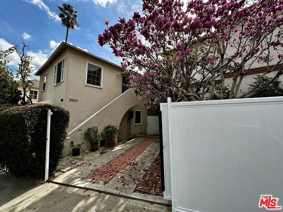 8860 Cynthia St - Photo 1