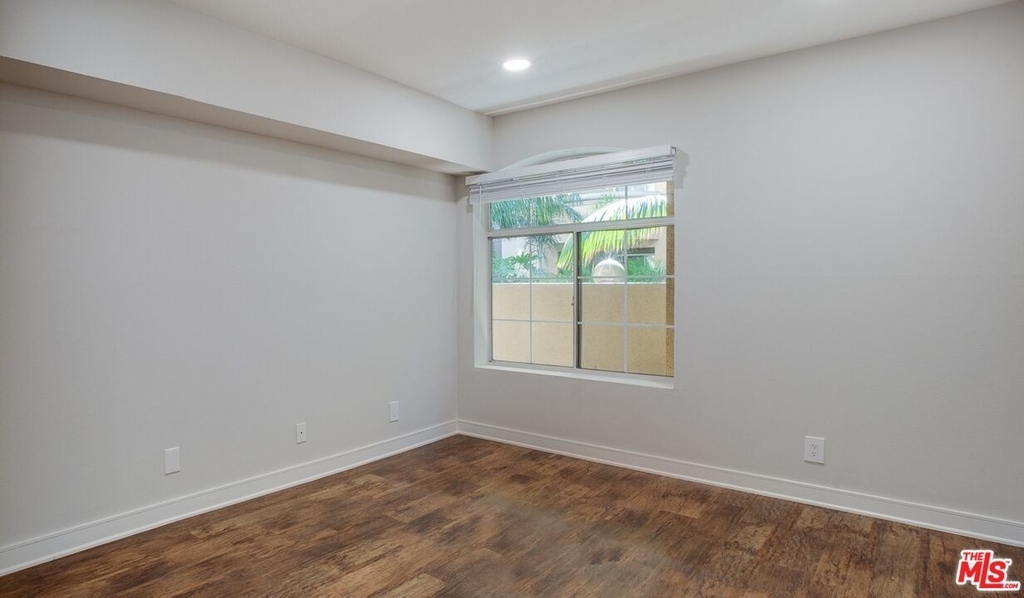 7660 Beverly Blvd - Photo 4