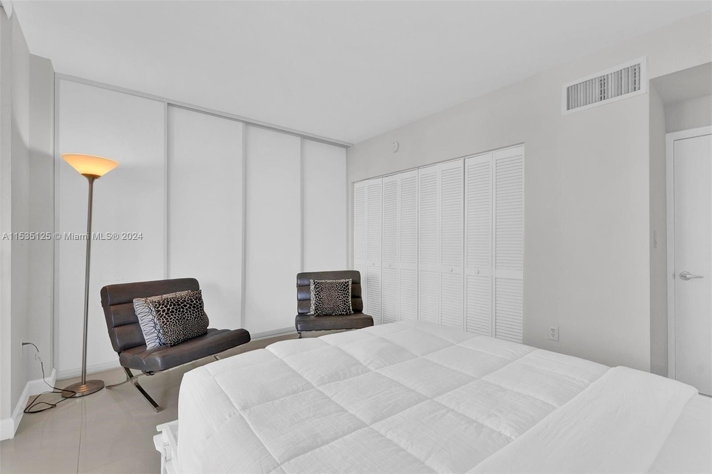 10275 Collins Ave - Photo 10