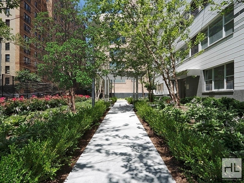 East 68th Street - Photo 8