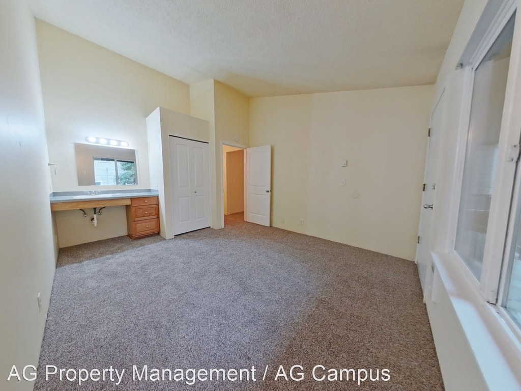 430 East 15th Ave - Photo 2