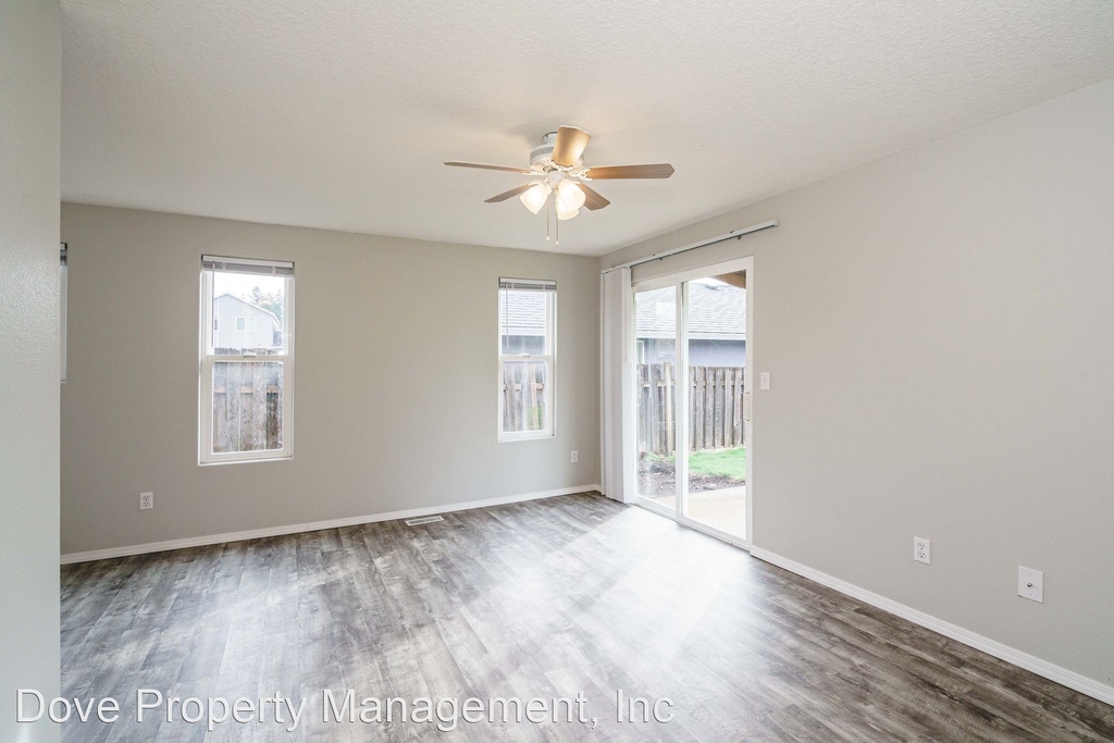 7415 Ne 135th Avenue - Photo 1