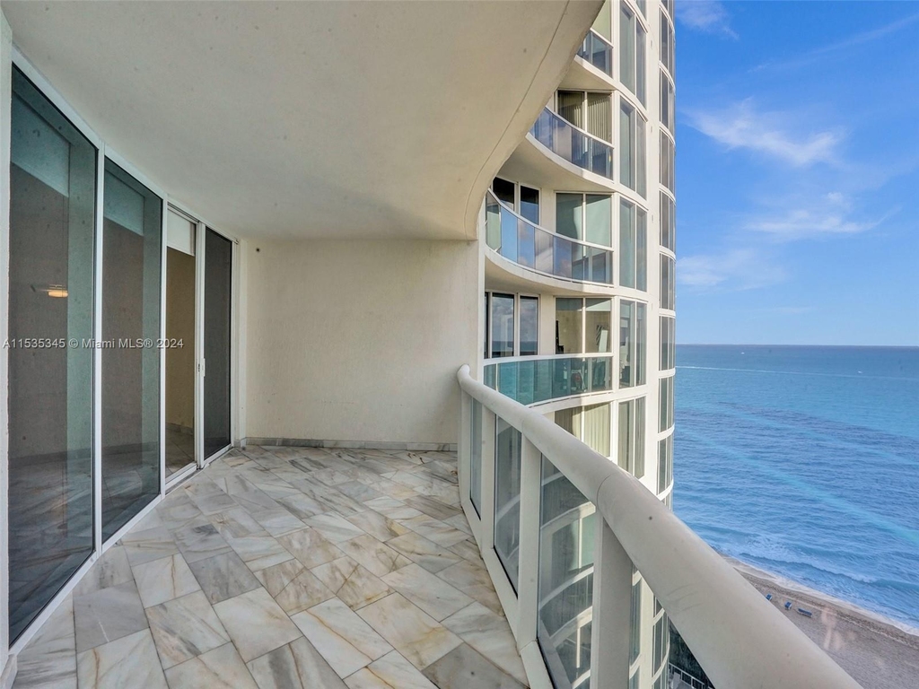 17201 Collins Ave - Photo 16