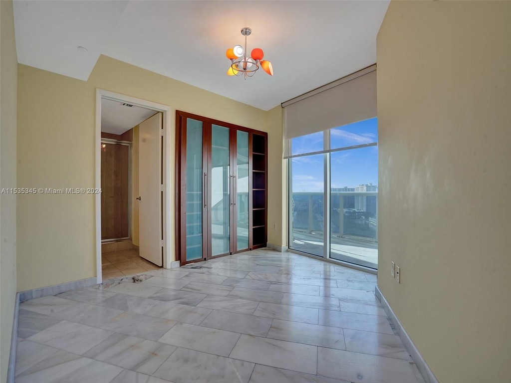 17201 Collins Ave - Photo 11