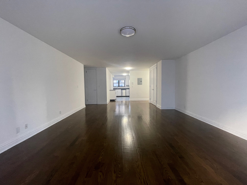 East 89th St - Photo 2