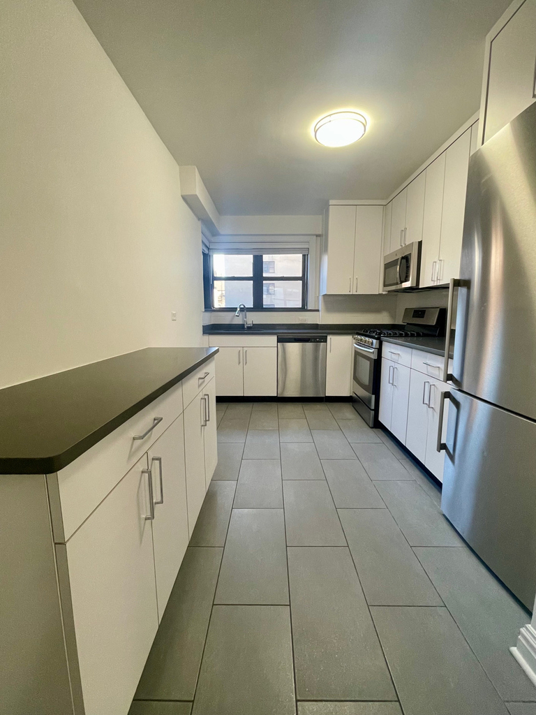 East 89th St - Photo 1