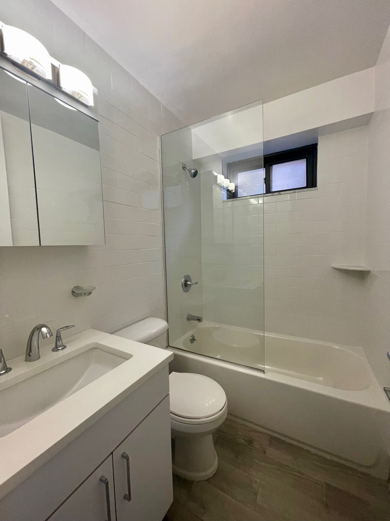 East 89th St - Photo 7