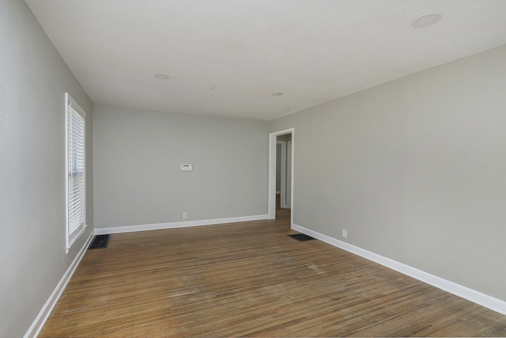 5017 Indianola Avenue - Photo 3