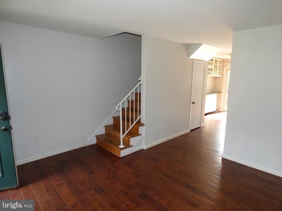 1208 Westview Ter - Photo 1