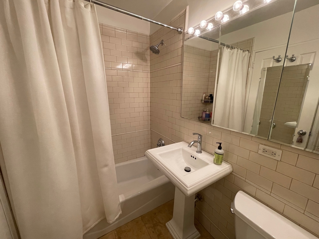 444 East 75th Street - Photo 6