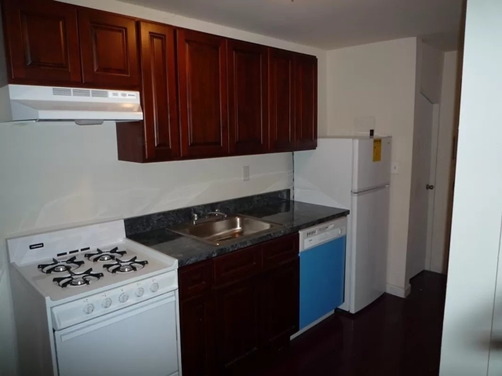 Greene Avenue - Photo 0