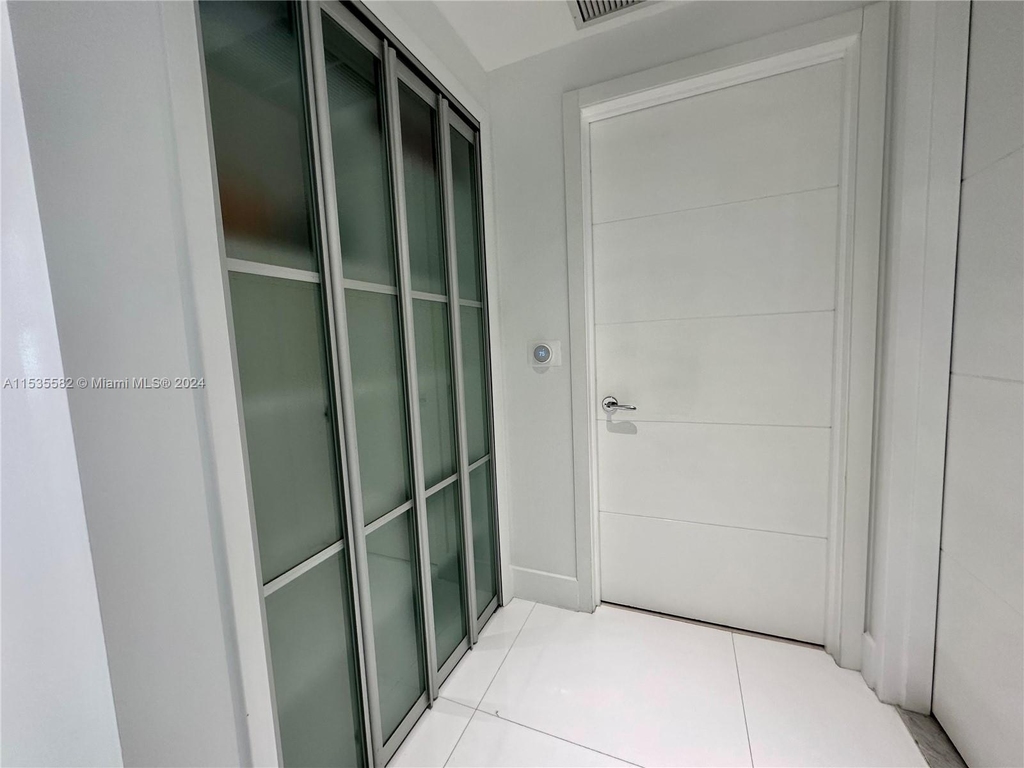 17121 Collins Ave - Photo 19