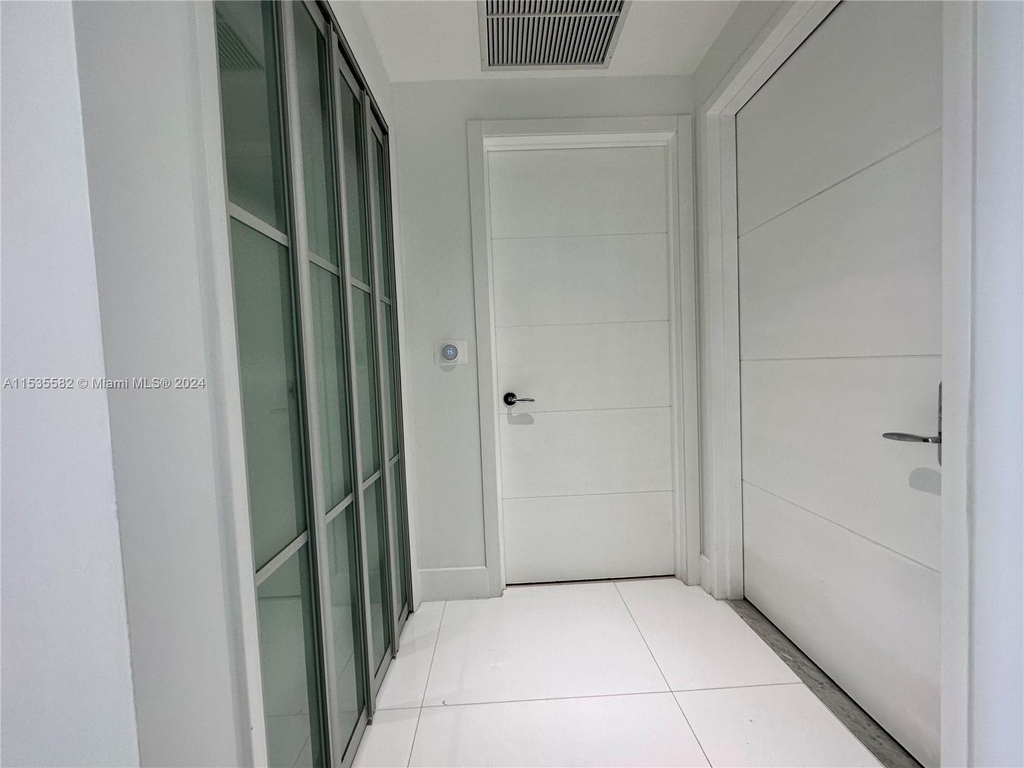 17121 Collins Ave - Photo 18