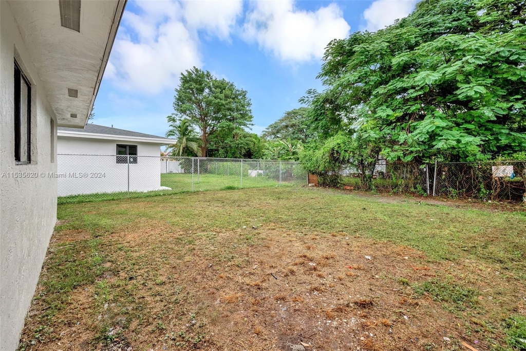 10330 Sw 174th Ter - Photo 1