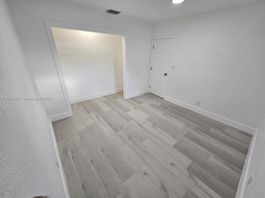 215 Sw 19th Ave - Photo 6