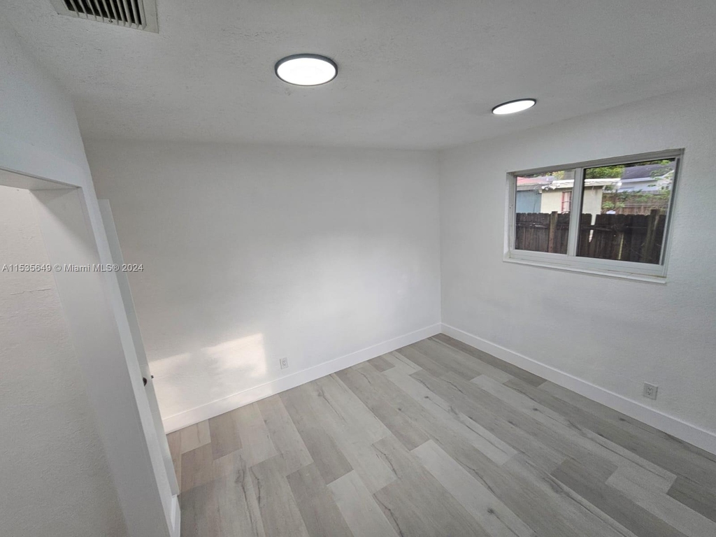 215 Sw 19th Ave - Photo 20