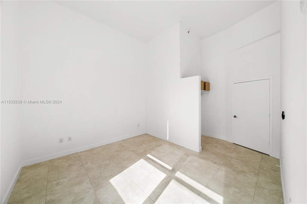 2200 Ne 4th Ave - Photo 17