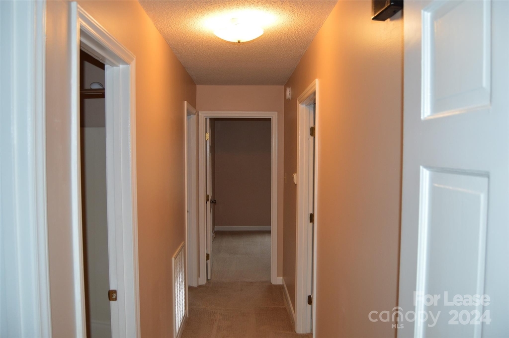 143 Meadowview Drive - Photo 2