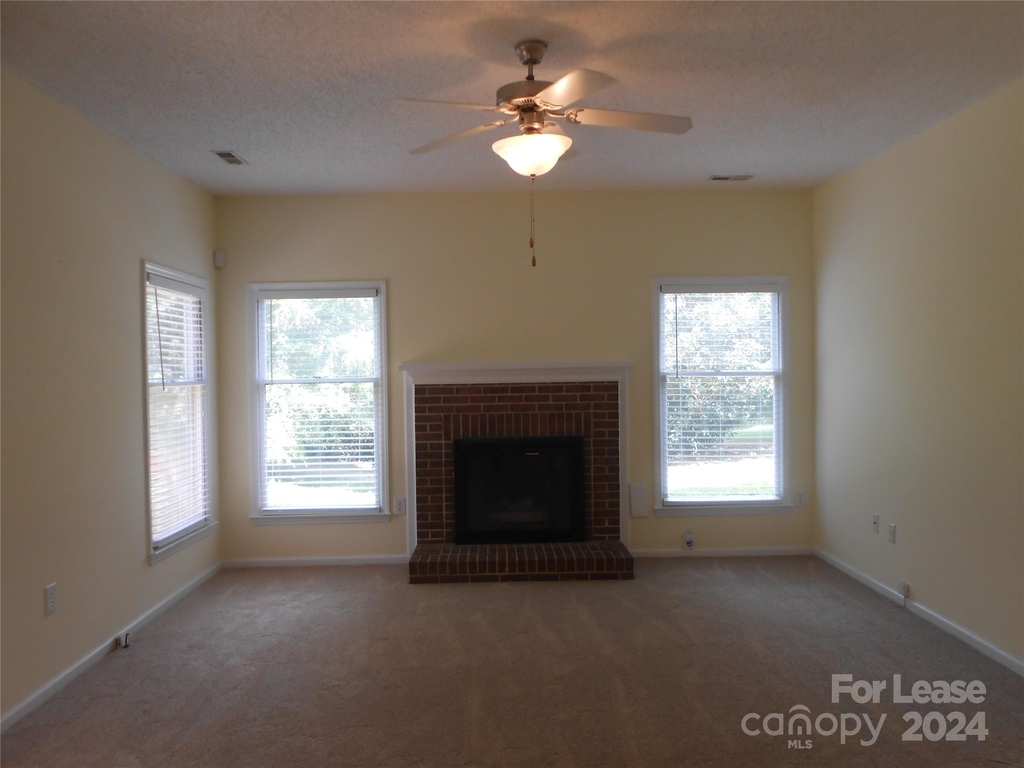 4326 Silvermere Way - Photo 10