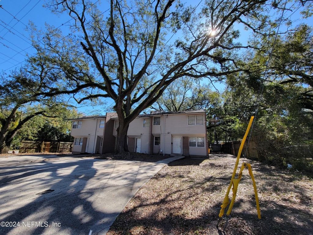 1646 E 16th Street - Photo 0