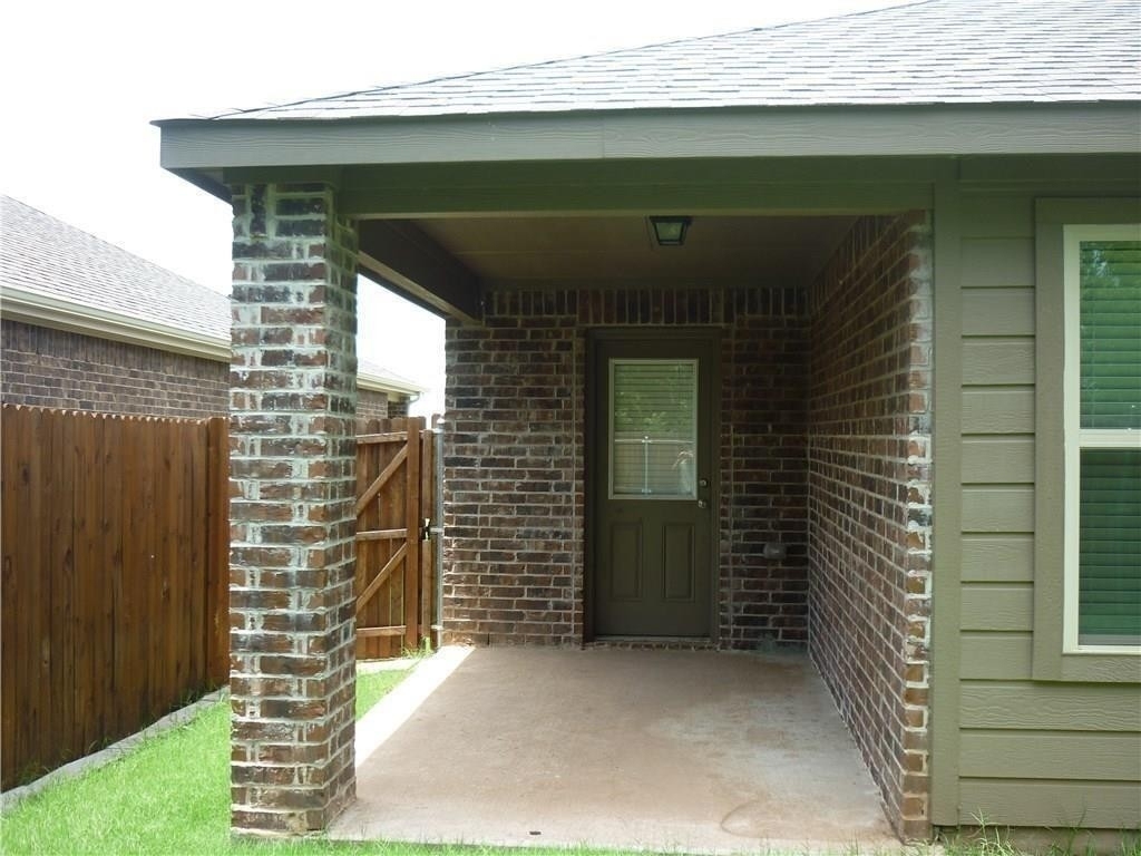 1054 Churchill Drive - Photo 4