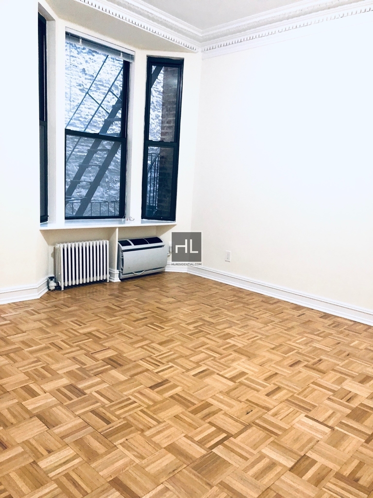 East 51 Street - Photo 1