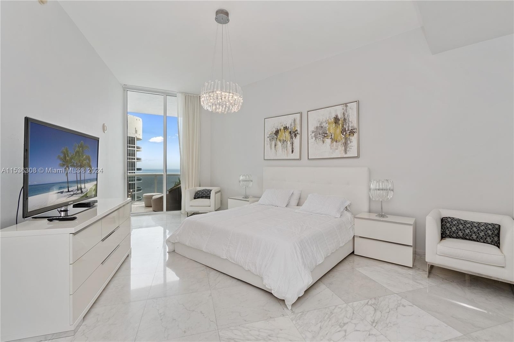 15901 Collins Ave - Photo 8