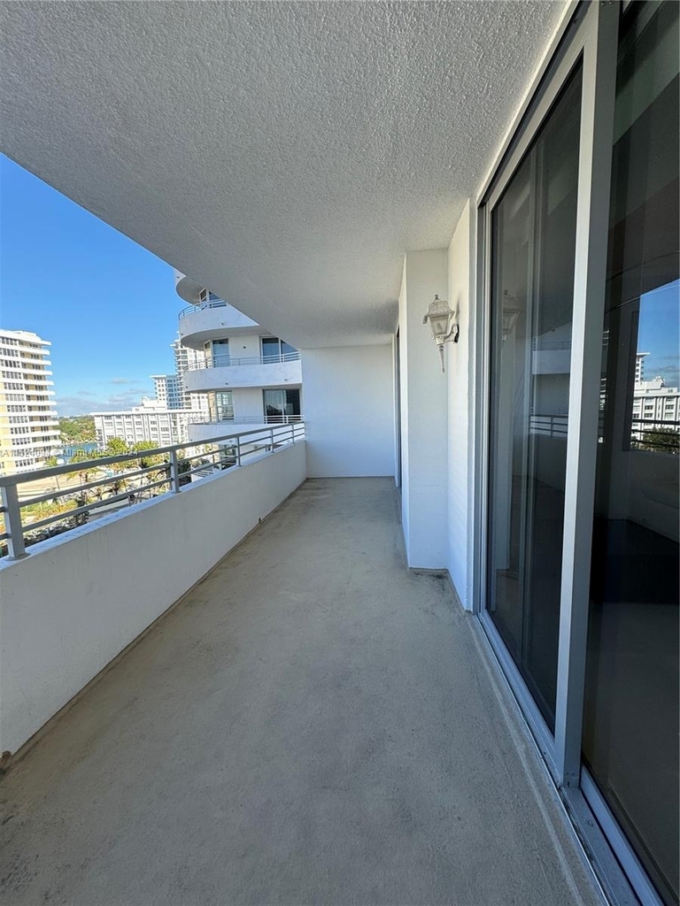 5555 Collins Ave - Photo 8