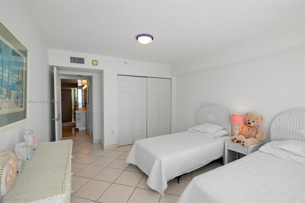 16711 Collins Ave - Photo 17