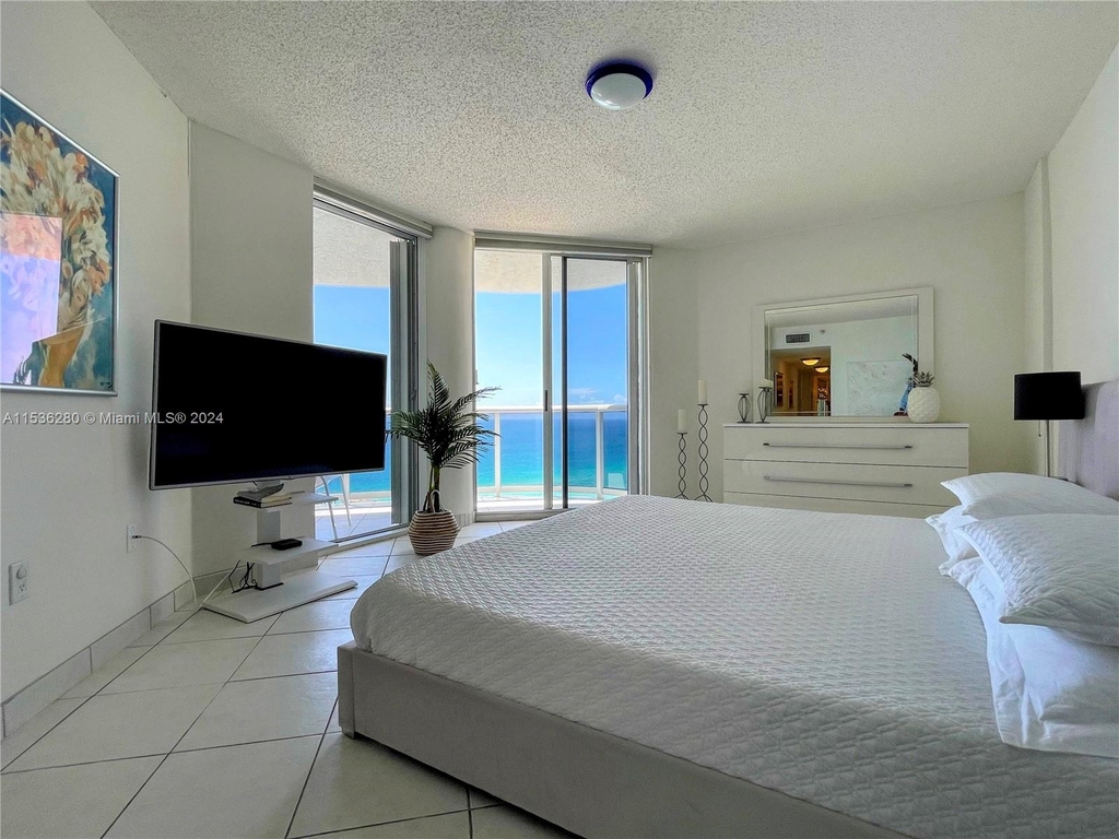 16711 Collins Ave - Photo 2