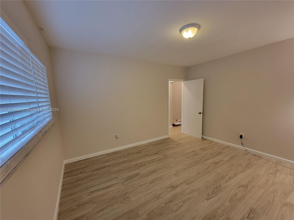 835 Lenox Ave - Photo 18