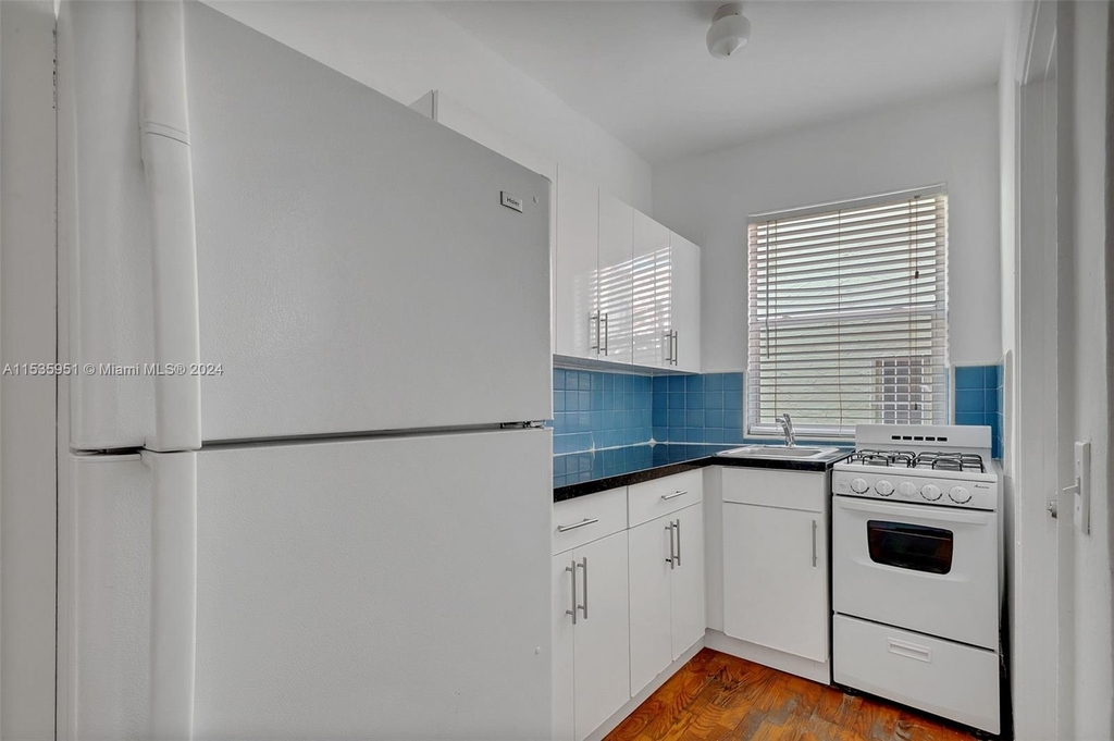 315 W 28th St - Photo 13